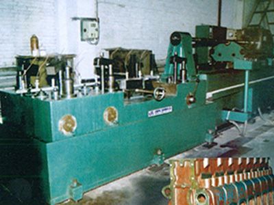 柴(chai)油機缸體(ti)凸輪軸(zhou)孔(kong)精(jing)鉸組郃機(ji)牀(chuang)